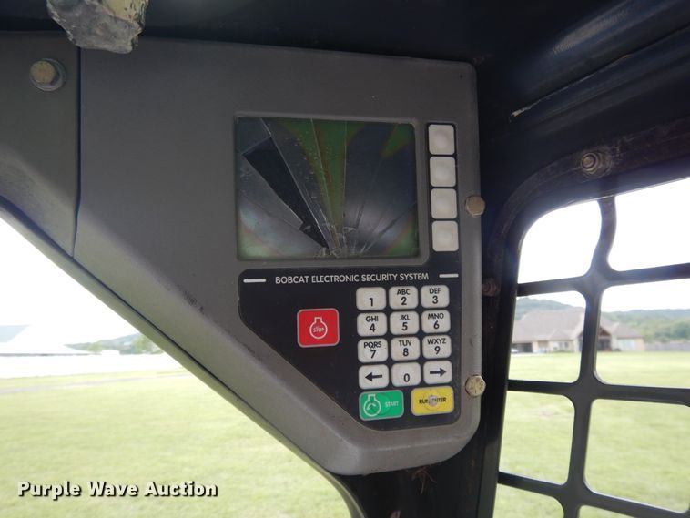 image for item DI7726 2005 Bobcat S220  skid steer loader