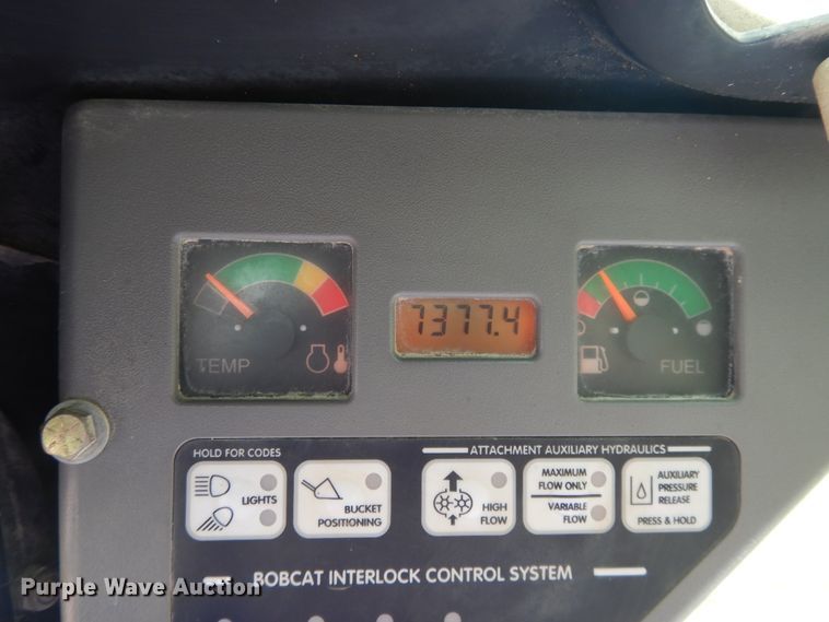image for item DI7726 2005 Bobcat S220  skid steer loader