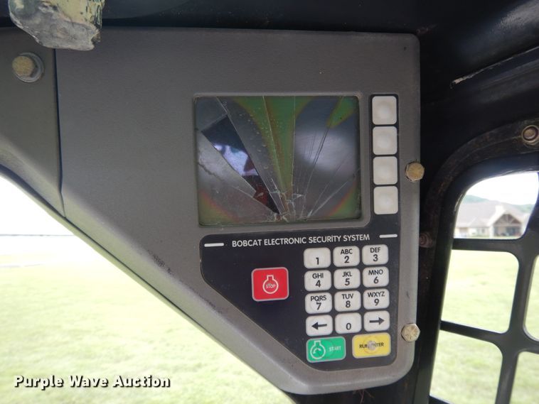 image for item DI7726 2005 Bobcat S220  skid steer loader