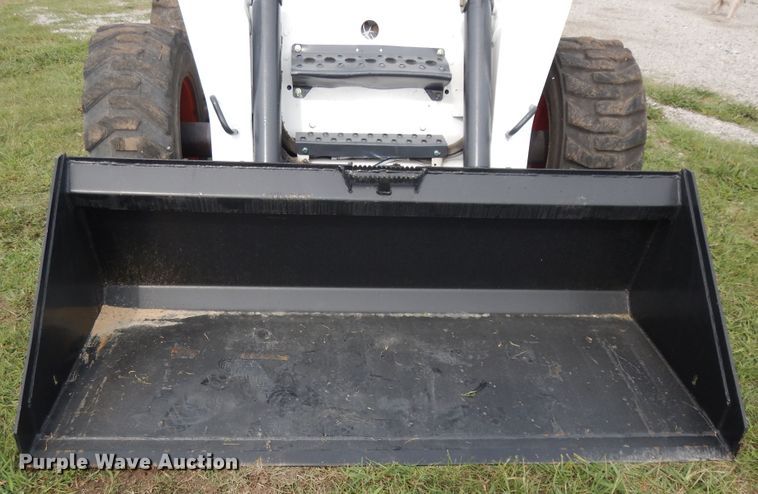 image for item DI7726 2005 Bobcat S220  skid steer loader