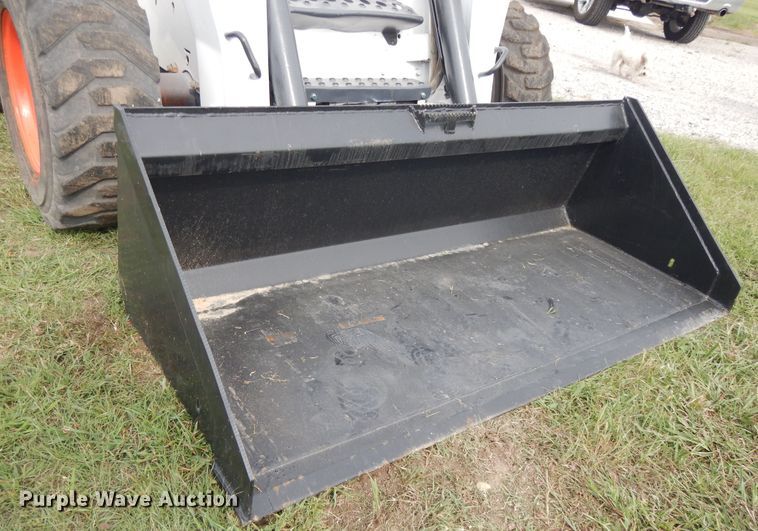 image for item DI7726 2005 Bobcat S220  skid steer loader