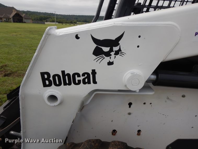 image for item DI7726 2005 Bobcat S220  skid steer loader