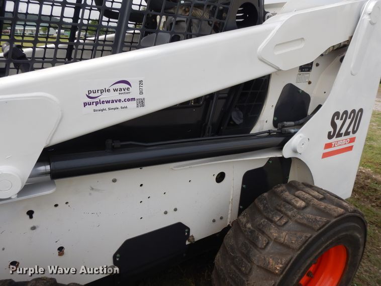 image for item DI7726 2005 Bobcat S220  skid steer loader