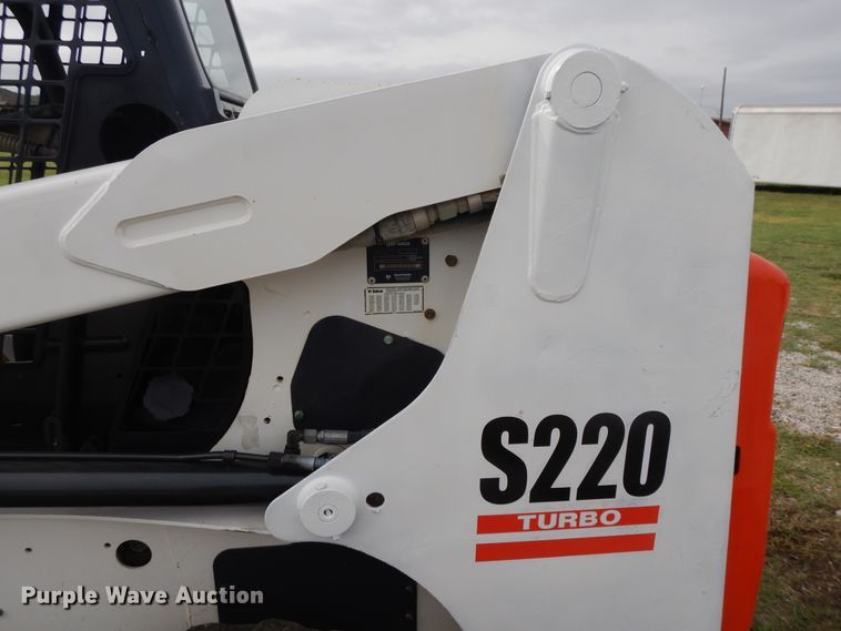 image for item DI7726 2005 Bobcat S220  skid steer loader