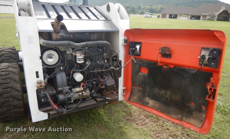 image for item DI7726 2005 Bobcat S220  skid steer loader