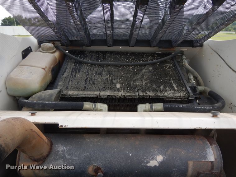 image for item DI7726 2005 Bobcat S220  skid steer loader