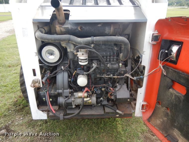 image for item DI7726 2005 Bobcat S220  skid steer loader