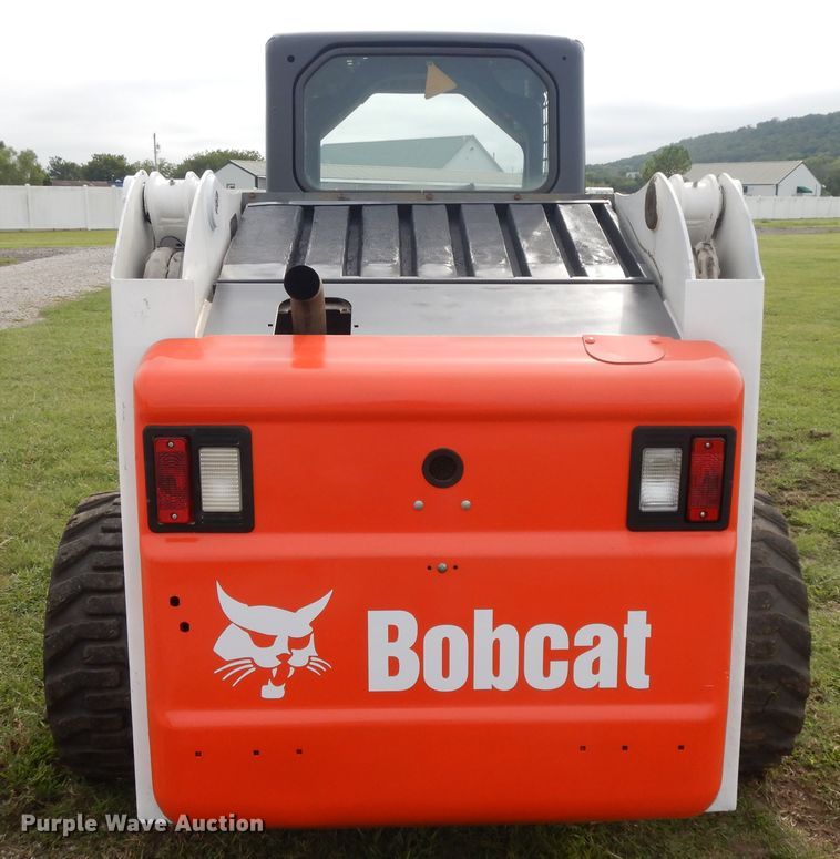 image for item DI7726 2005 Bobcat S220  skid steer loader