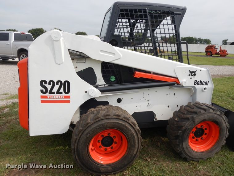 image for item DI7726 2005 Bobcat S220  skid steer loader