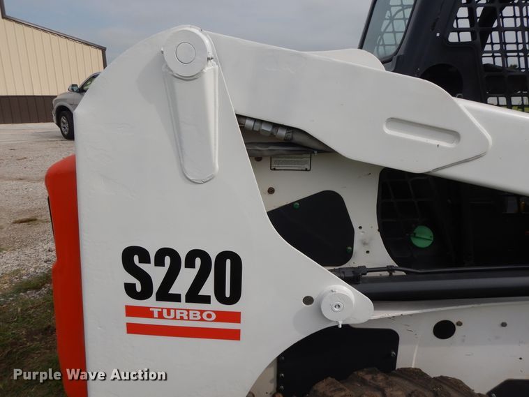 image for item DI7726 2005 Bobcat S220  skid steer loader