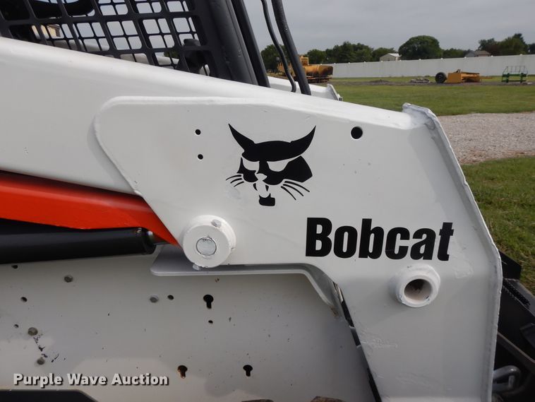 image for item DI7726 2005 Bobcat S220  skid steer loader