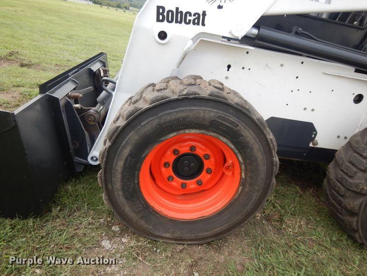 image for item DI7726 2005 Bobcat S220  skid steer loader