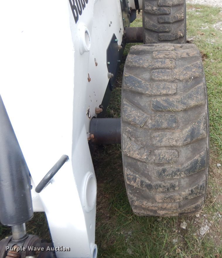 image for item DI7726 2005 Bobcat S220  skid steer loader