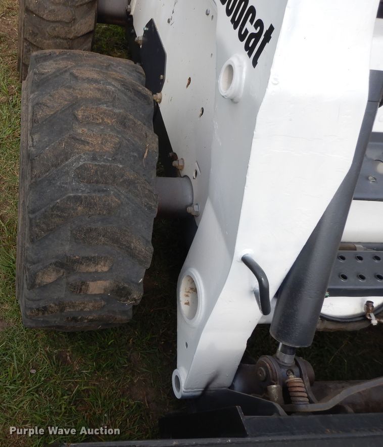 image for item DI7726 2005 Bobcat S220  skid steer loader
