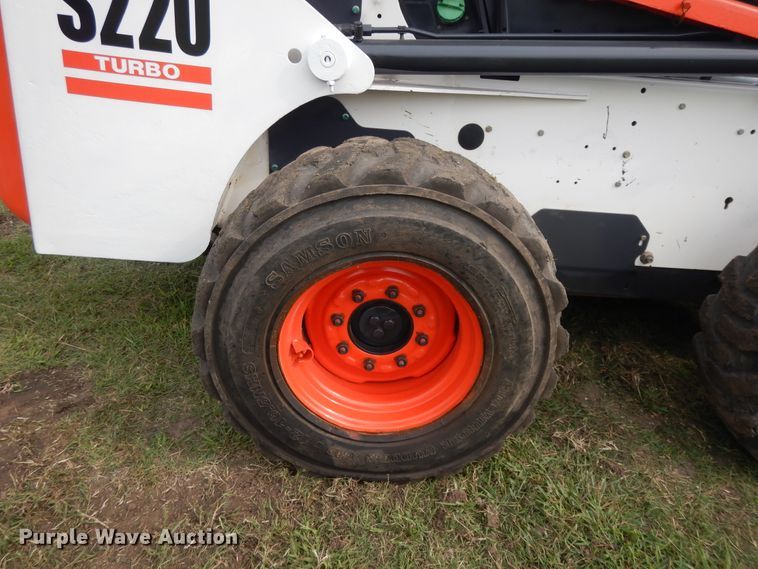 image for item DI7726 2005 Bobcat S220  skid steer loader