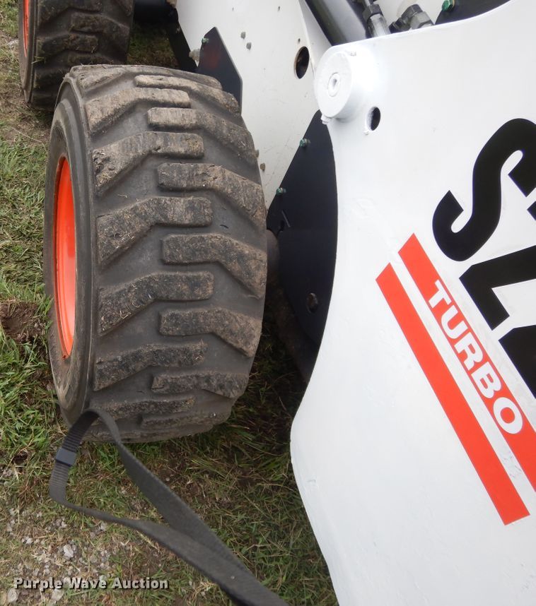 image for item DI7726 2005 Bobcat S220  skid steer loader