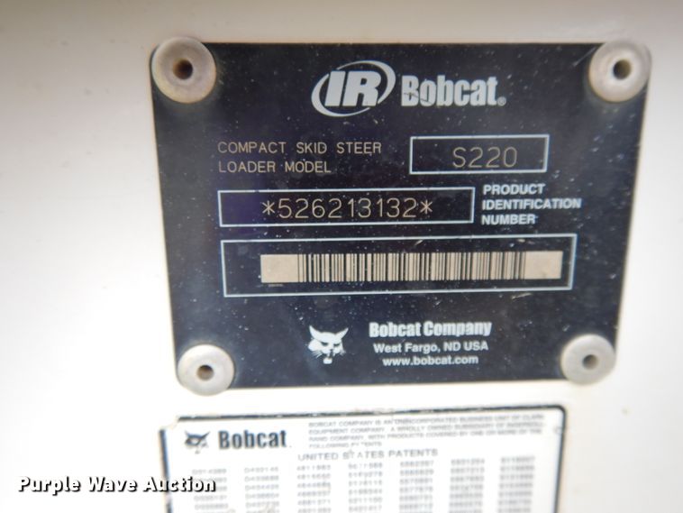 image for item DI7726 2005 Bobcat S220  skid steer loader