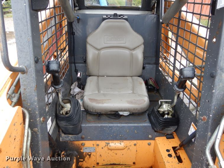 image for item DI8272 2005 Case 440  skid steer loader