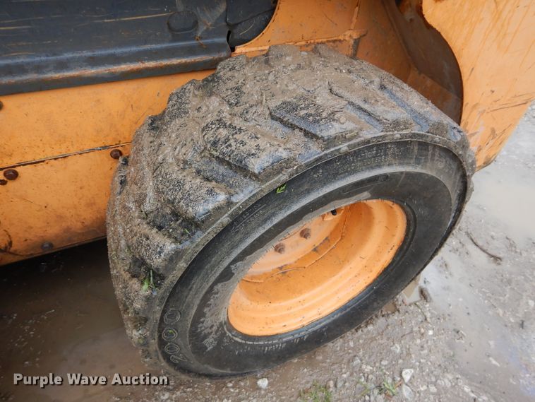 image for item DI8272 2005 Case 440  skid steer loader