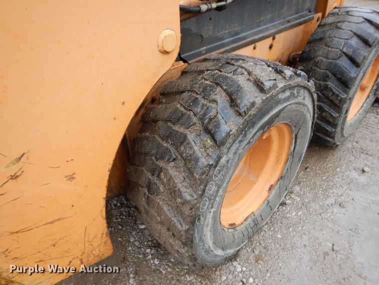 image for item DI8272 2005 Case 440  skid steer loader