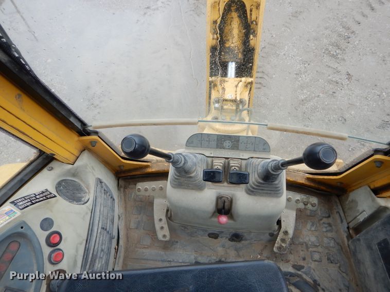 image for item DI8273 2000 Komatsu WB140-2  backhoe