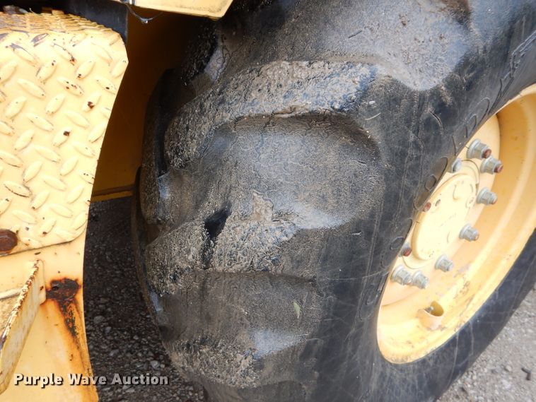 image for item DI8273 2000 Komatsu WB140-2  backhoe