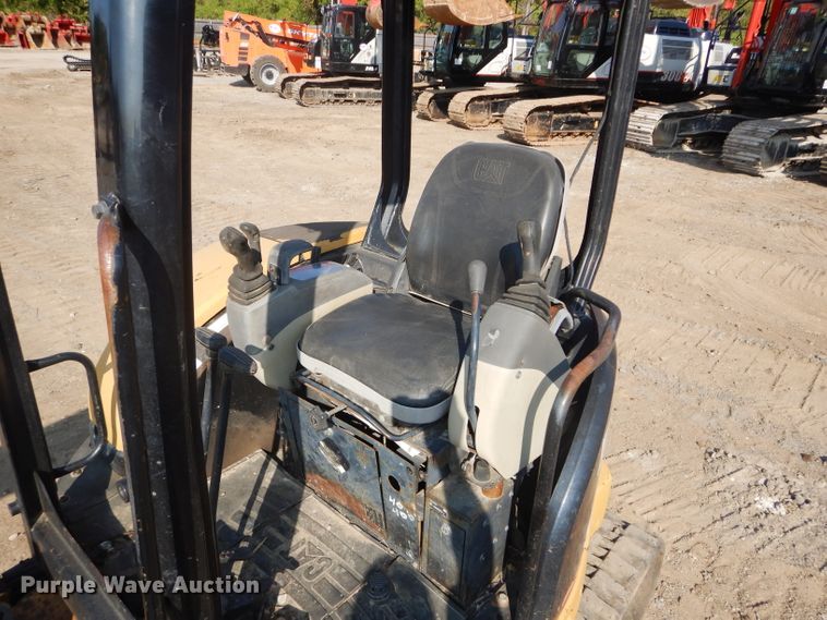 image for item DI8303 2005 Caterpillar 303 CR  mini excavator