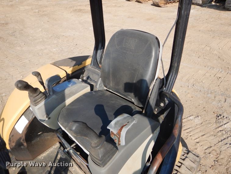 image for item DI8303 2005 Caterpillar 303 CR  mini excavator