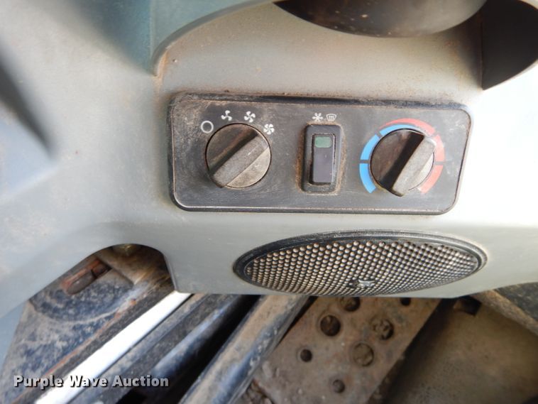 image for item DI8304 2014 Bobcat S650  skid steer loader