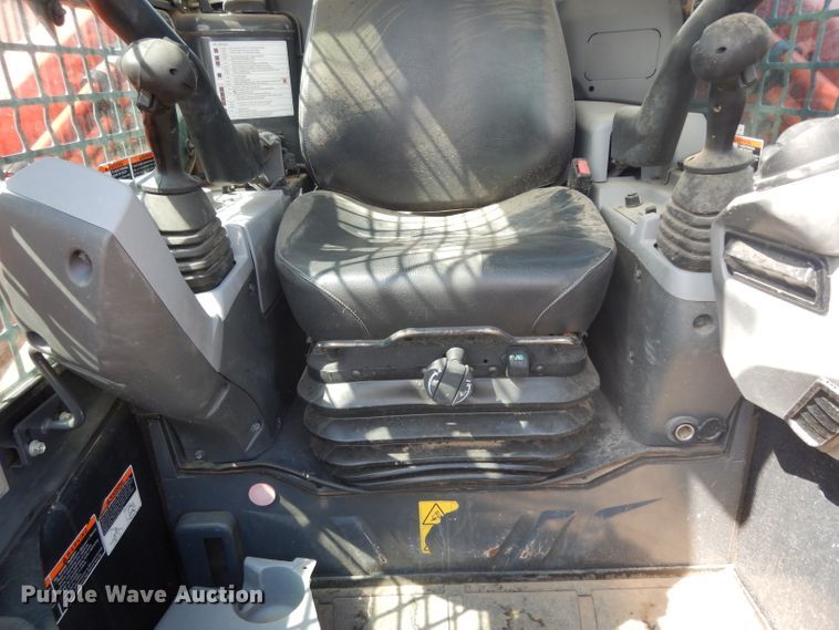 image for item DI8500 2017 Kubota SVL95-2S  tracked skid steer loader