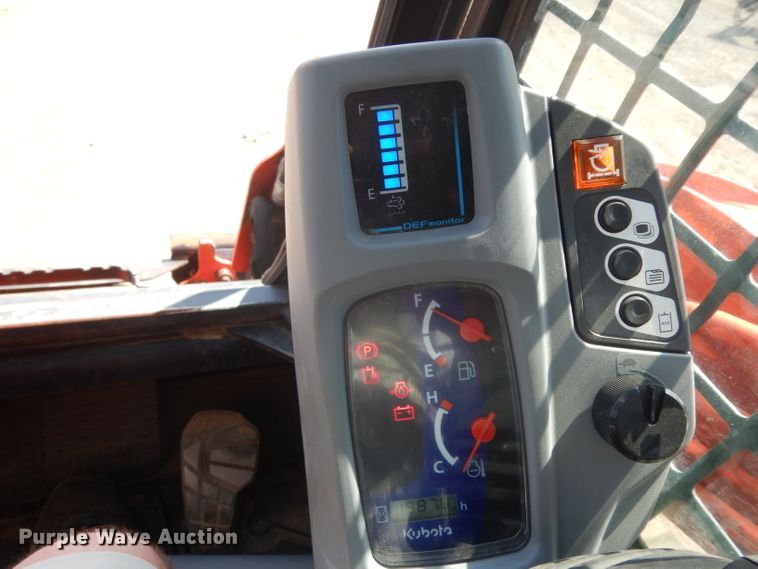 image for item DI8500 2017 Kubota SVL95-2S  tracked skid steer loader