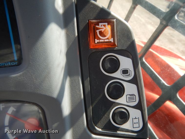 image for item DI8500 2017 Kubota SVL95-2S  tracked skid steer loader