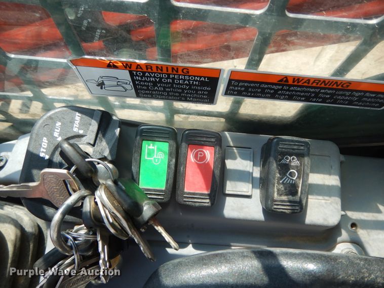 image for item DI8500 2017 Kubota SVL95-2S  tracked skid steer loader