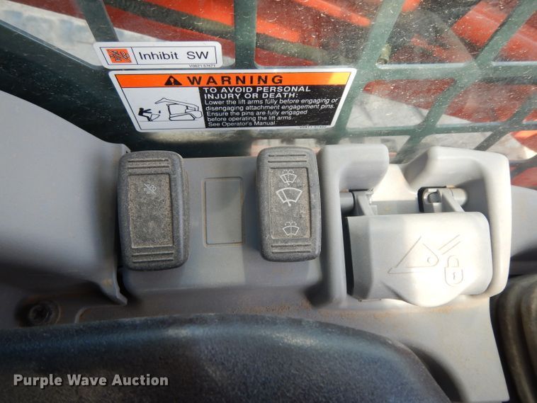 image for item DI8500 2017 Kubota SVL95-2S  tracked skid steer loader