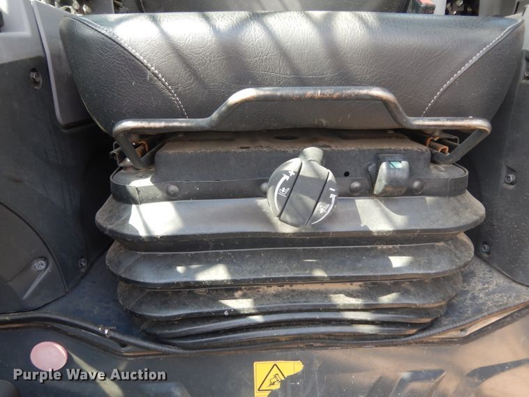 image for item DI8500 2017 Kubota SVL95-2S  tracked skid steer loader