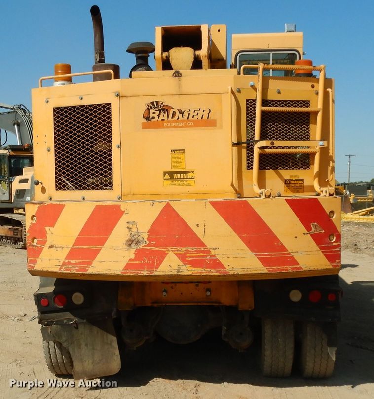 image for item DJ6541 2000 Badger 460 Hydro-Scopic  rubber tire excavator