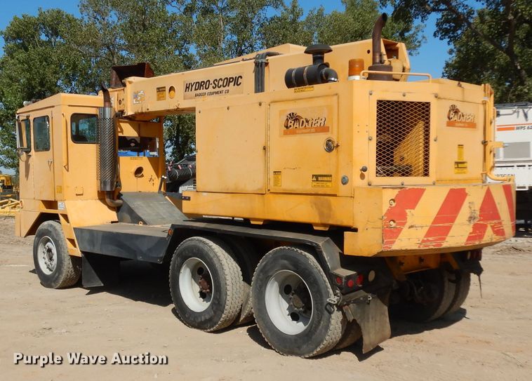 image for item DJ6541 2000 Badger 460 Hydro-Scopic  rubber tire excavator