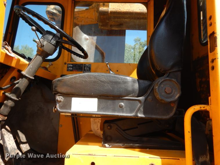 image for item DJ6541 2000 Badger 460 Hydro-Scopic  rubber tire excavator