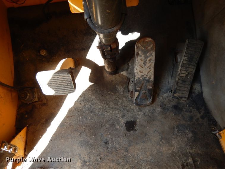 image for item DJ6541 2000 Badger 460 Hydro-Scopic  rubber tire excavator