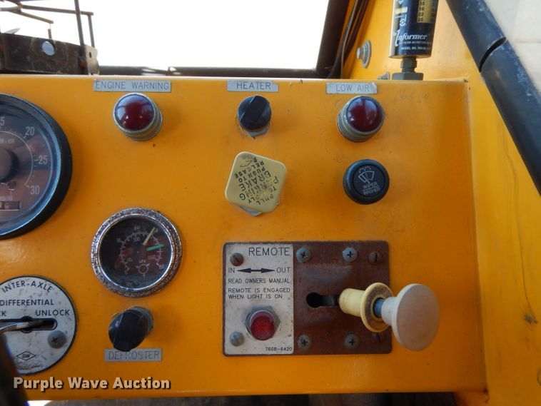 image for item DJ6541 2000 Badger 460 Hydro-Scopic  rubber tire excavator