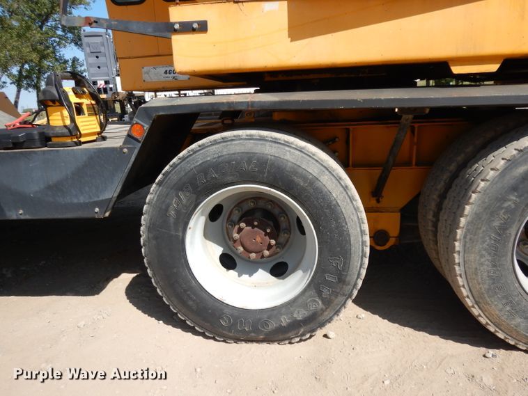 image for item DJ6541 2000 Badger 460 Hydro-Scopic  rubber tire excavator