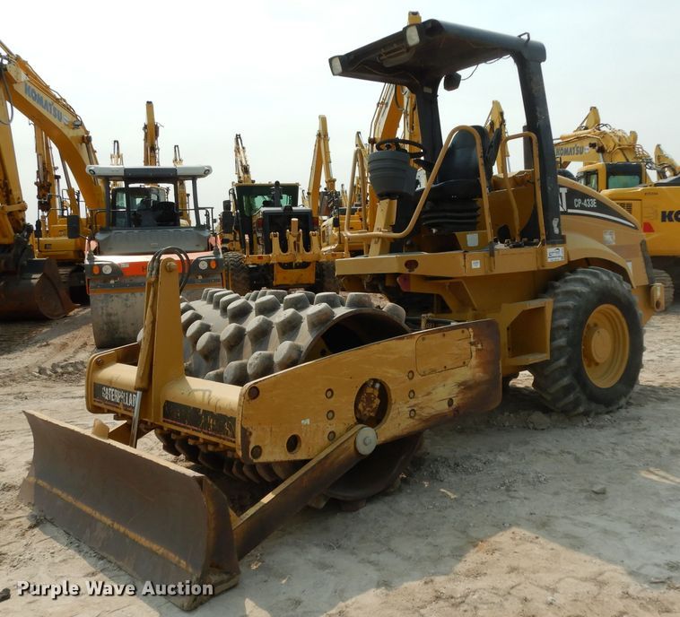 image for item DJ6543 2006 Caterpillar CP-433E  single drum roller