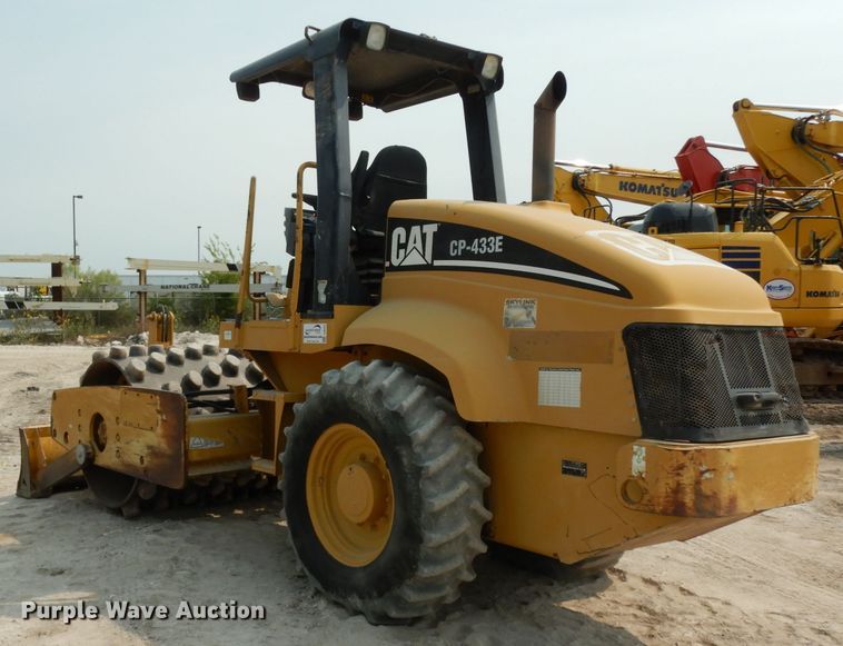 image for item DJ6543 2006 Caterpillar CP-433E  single drum roller