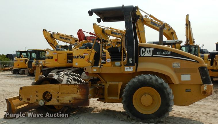 image for item DJ6543 2006 Caterpillar CP-433E  single drum roller