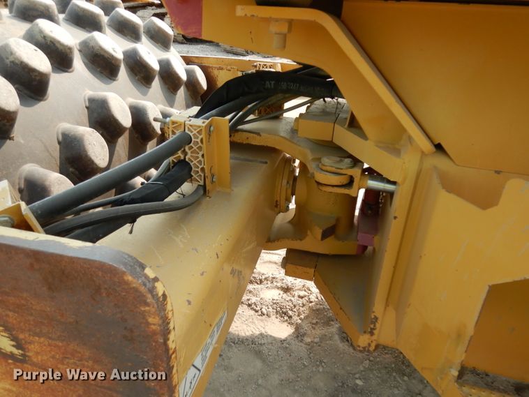 image for item DJ6543 2006 Caterpillar CP-433E  single drum roller