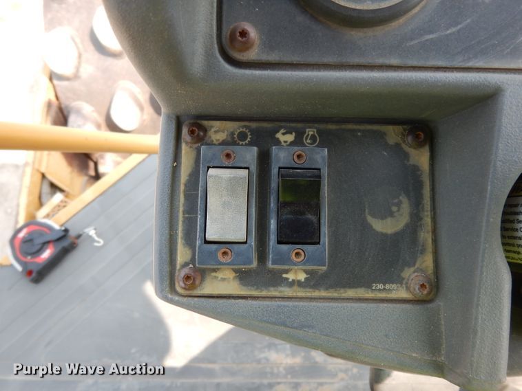 image for item DJ6543 2006 Caterpillar CP-433E  single drum roller