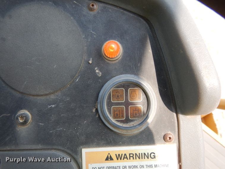 image for item DJ6543 2006 Caterpillar CP-433E  single drum roller