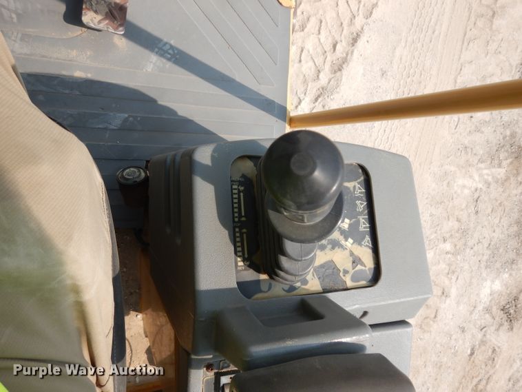 image for item DJ6543 2006 Caterpillar CP-433E  single drum roller