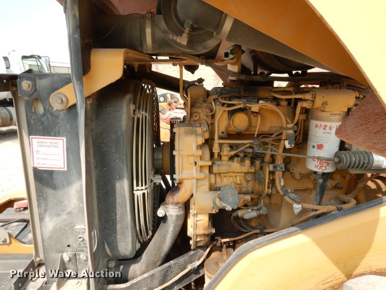 image for item DJ6543 2006 Caterpillar CP-433E  single drum roller