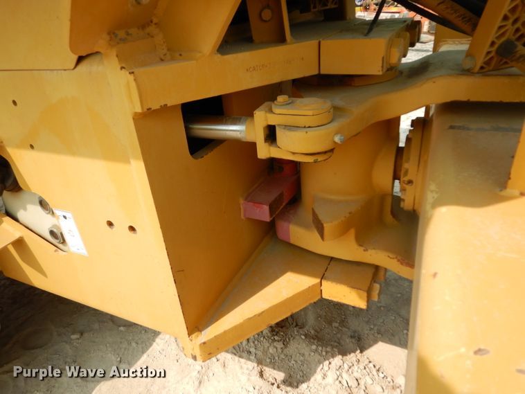 image for item DJ6543 2006 Caterpillar CP-433E  single drum roller